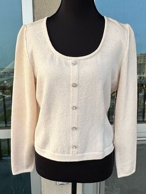 NWT St John Cream Cropped Pullover Sweater With Jeweled Buttons. Size 4